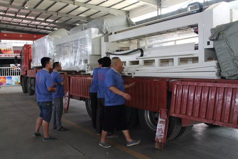 大型家紡公司裝車(chē)檢查中